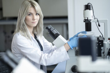 Dr Karolina Pierzynowska